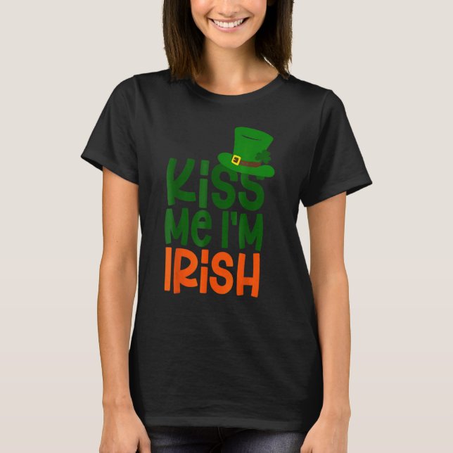 Kiss Me I'm Irish Leprechaun Hat St Patricks Day T-Shirt (Front)