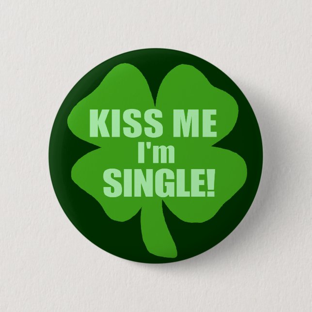 Kiss Me I'm Single 6 Cm Round Badge (Front)