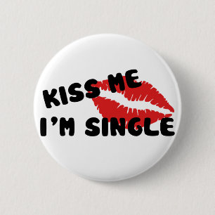 Kiss Me I'm Single 6 Cm Round Badge