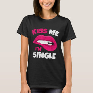 Kiss Me I'm Single Love Happy Valentine Day Wife H T-Shirt