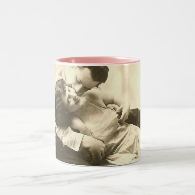 kiss me mug (Center)