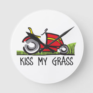 KISS MY GRASS ROUND CLOCK