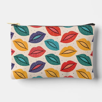 kiss pattern accessory pouch