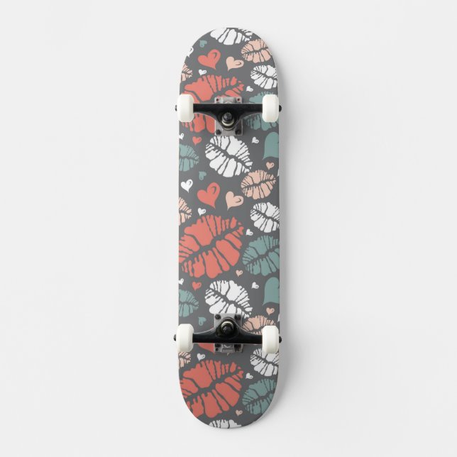 Kiss Print And Heart Pattern Skateboard (Front)