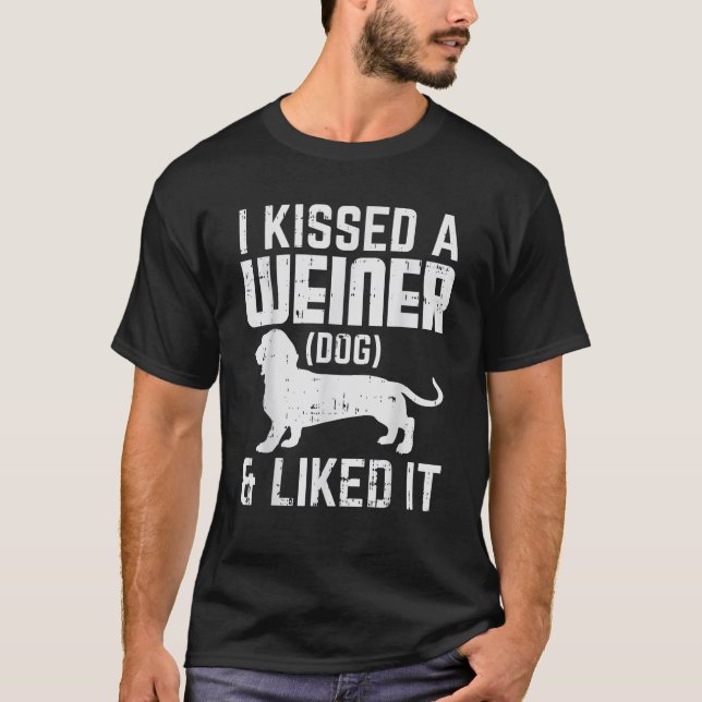 Kissed Weiner Dog I Liked It Funny Animal Pet Dach T-Shirt (Front)