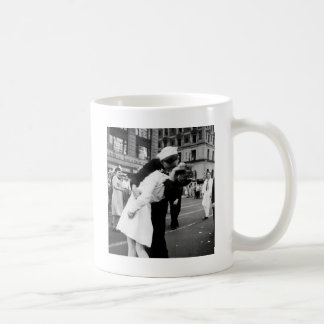 Kissing the War Goodbye at Times Square Coffee Mug