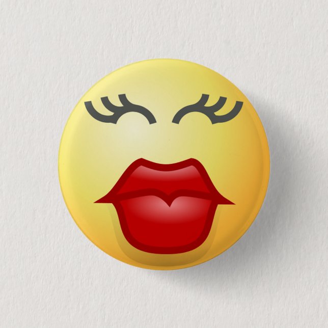 KISSY FACE 3 CM ROUND BADGE (Front)