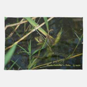 Kitchen towel with mimetic green frog