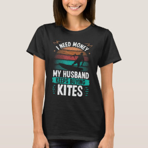 Kiteboarding Vintage Husband buying Kites Kitesurf T-Shirt