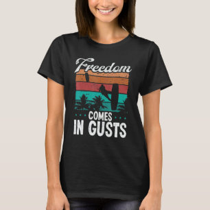 Kitesurfer Vintage Freedom Gusts Kiteboarder Retro T-Shirt