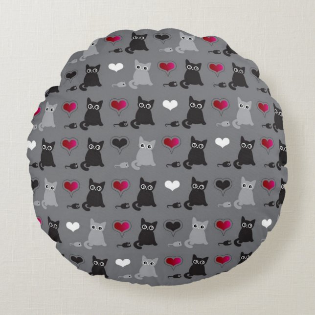 kitten and mice pattern round cushion (Front)