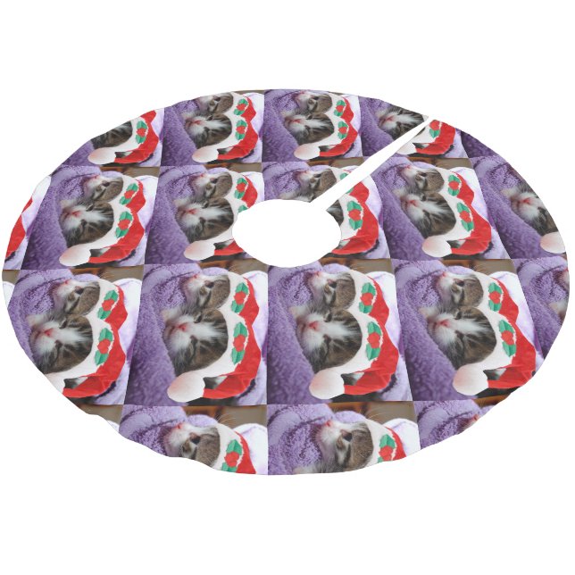 Kittens in Santa Hats Christmas Pattern Tree Skirt (Angled)