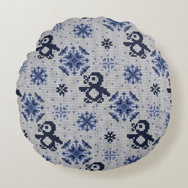 Knitted Winter Penguins Decorative Pattern Round Cushion (Front)