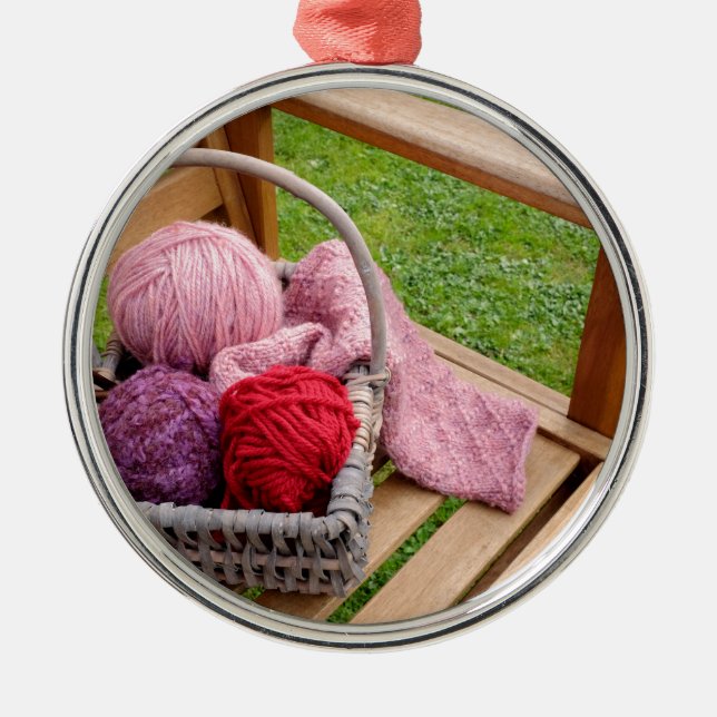 Knitting basket metal ornament (Front)