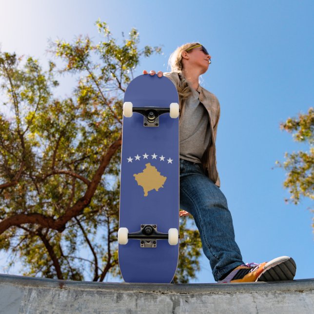 Kosovo flag skateboard (Outdoor 1)