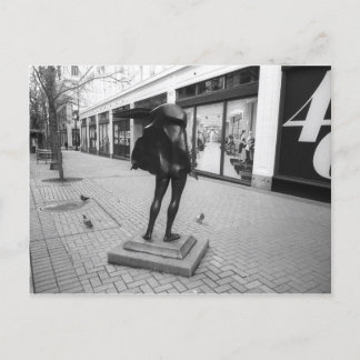 Kvinneakt and the Pigeons postcard