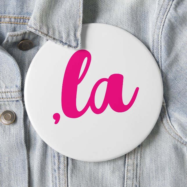 ,la  Kamala comma pronounce hot pink text 6 Cm Round Badge (In Situ)