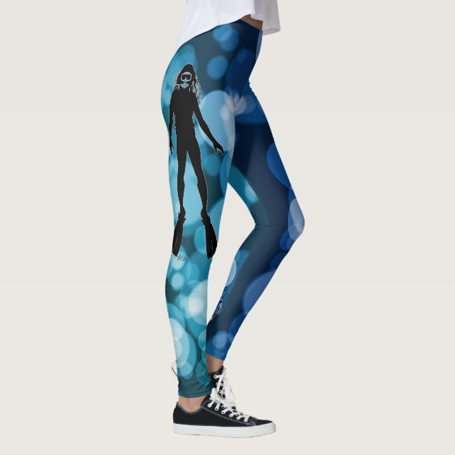 Lady Scuba Diver in Bubles Leggings (Right)
