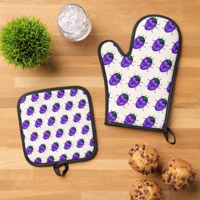 LADYBUG ART OVEN MITT & POT HOLDER SET (Top Down)