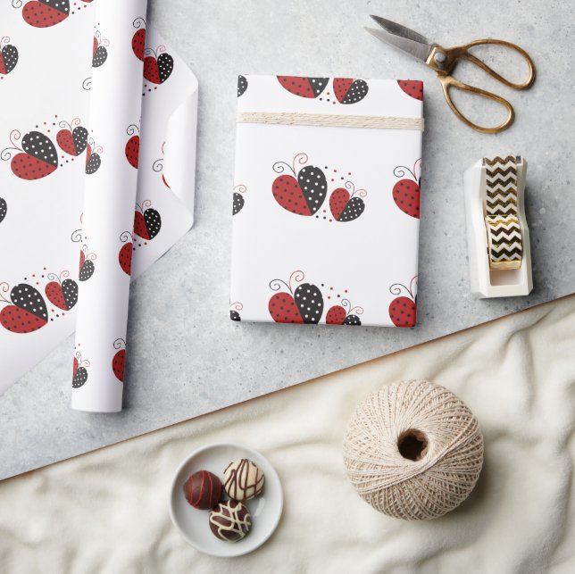 Ladybug Heart cute Wrapping Paper (Crafts)