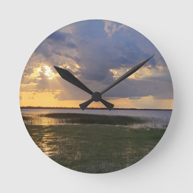 LAKE STUNNER ROUND CLOCK (Front)