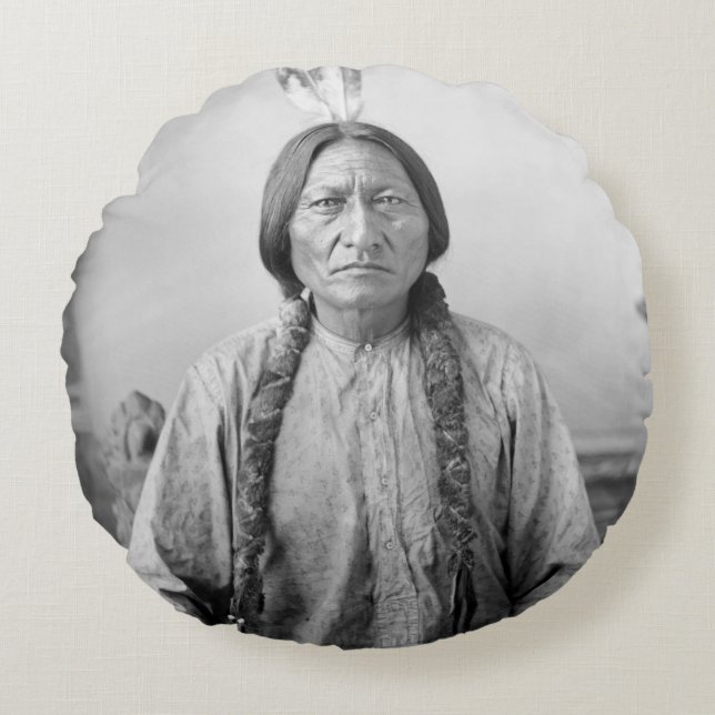 Lakota Leader Sitting Bull Native American Indian  Round Cushion (Front)