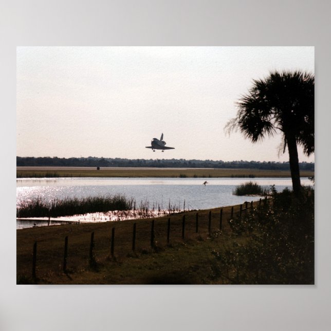 Landing of Space Shuttle Atlantis (STS-81) Poster (Front)
