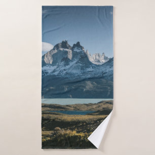LANDSCAPE PHOTOGRAPHY OF BLACK AND WHITE MOUNTAIN BATH TOWEL