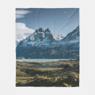 LANDSCAPE PHOTOGRAPHY OF BLACK AND WHITE MOUNTAIN FLEECE BLANKET