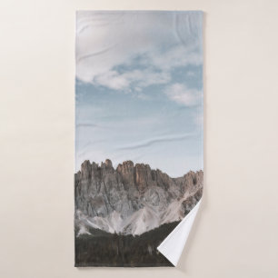 LANDSCAPE PHOTOGRAPHY OF GRAY AND BROWN MOUNTAIN BATH TOWEL