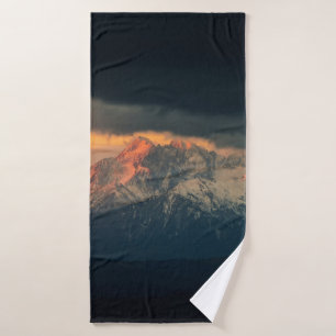 LANDSCAPE PHOTOGRAPHY OF SNOW MOUNTAINS UNDER NIMB BATH TOWEL