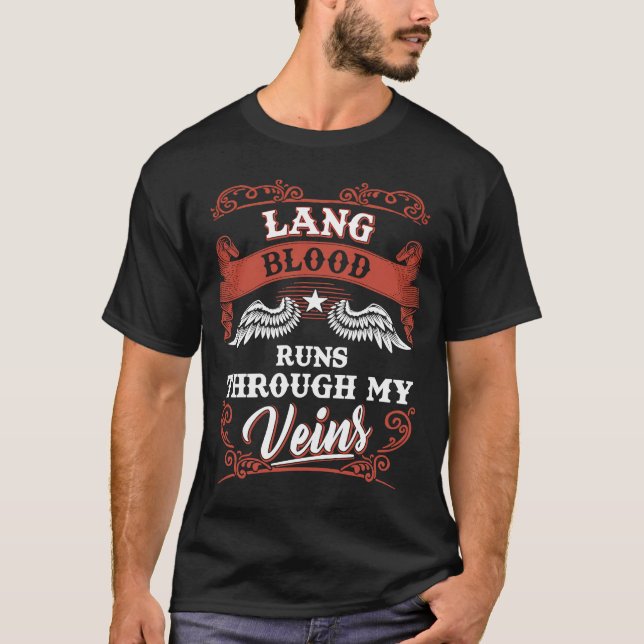 Lang blood runs through my veins family christmas T-Shirt (Front)
