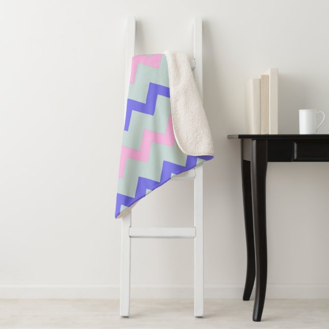 Large chevron pattern sherpa blanket (In Situ)