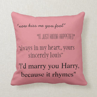 Larry Stylinson (I ship it and quotes) Pillow