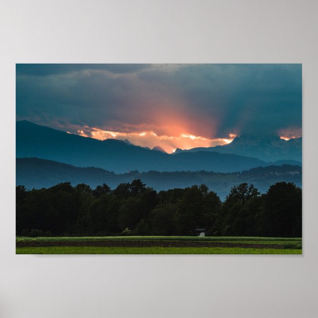 Last rays of sun before sunset poster (Front)