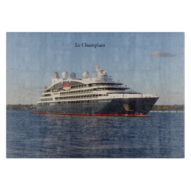 Le Champlain cutting board (Front)