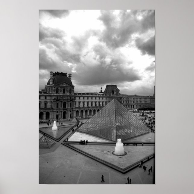 Le Louvre Poster (Front)