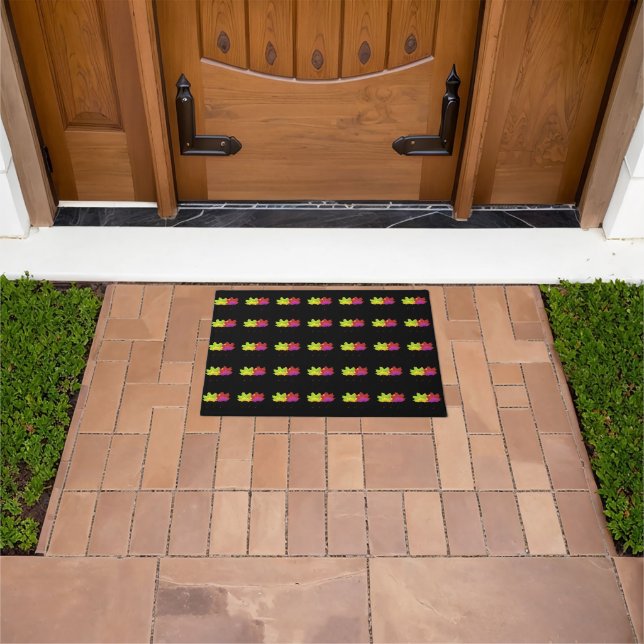 Leaf theme doormat on black background (Outdoor)