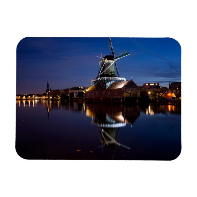 Leidschendam windmill with reflection at night magnet (Horizontal)
