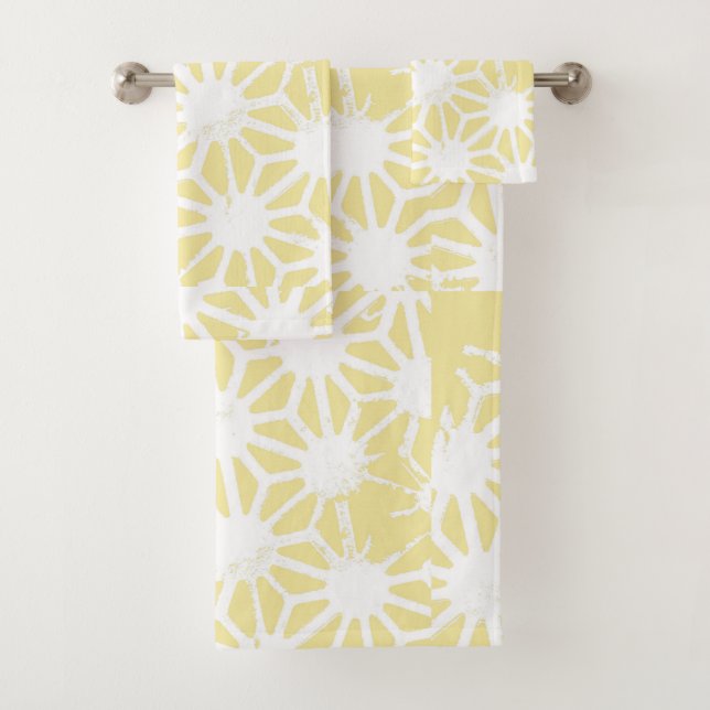 Lemon yellow geometric pattern bath towel set (Insitu)
