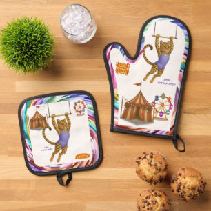 Lena leopard trapeze artist oven mitt & pot holder set