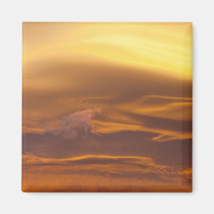 Lenticular cloud at sunset magnet