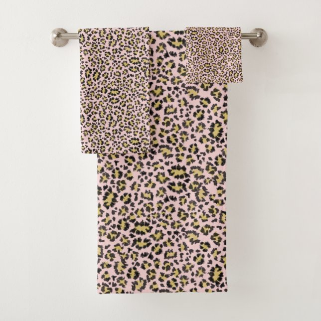 Leopard animal print on pink bath towel set (Insitu)