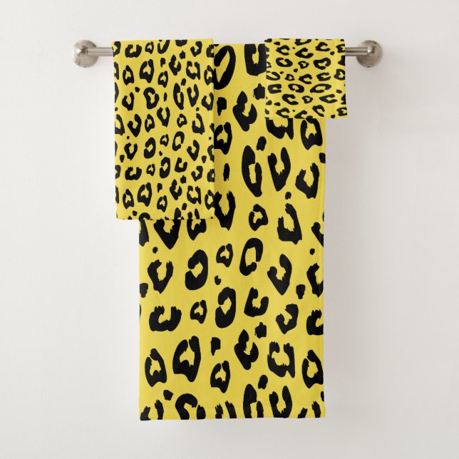 Leopard animal print pattern bathroom towel set (Insitu)