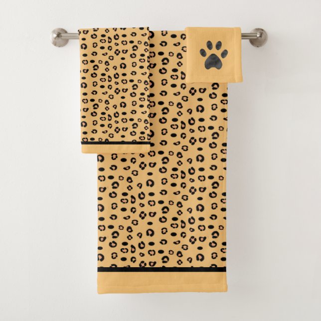 Leopard pattern and paw bath towel set (Insitu)