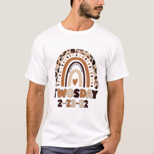 Leopard Rainbow Happy Twosday 2/22/2022 Tuesday Tw T-Shirt