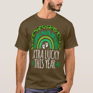 Leopard Rainbow St Patricks Day Pregnancy Announce T-Shirt