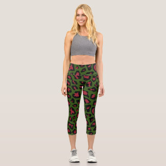 Leopard Seamless Pattern Capri Leggings