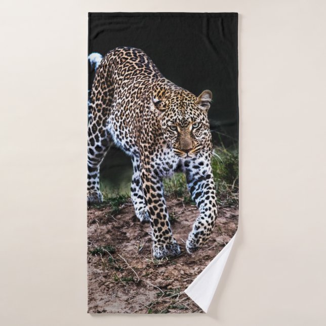LEOPARD WALKING IN WILD BATH TOWEL (Bath Towel)