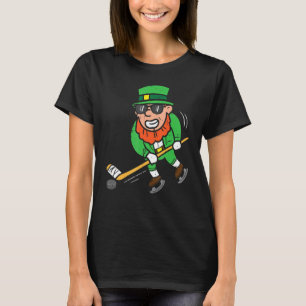 Leprechaun Playing Ice Hockey St Patricks Day Men  T-Shirt